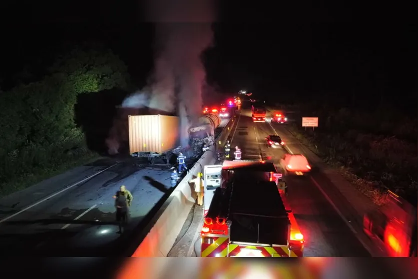 Duas pessoas morrem em acidente envolvendo 6 veículos no PR