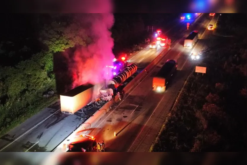 Duas pessoas morrem em acidente envolvendo 6 veículos no PR