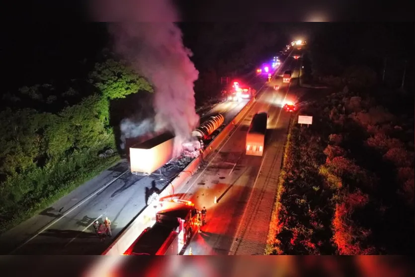 Duas pessoas morrem em acidente envolvendo 6 veículos no PR