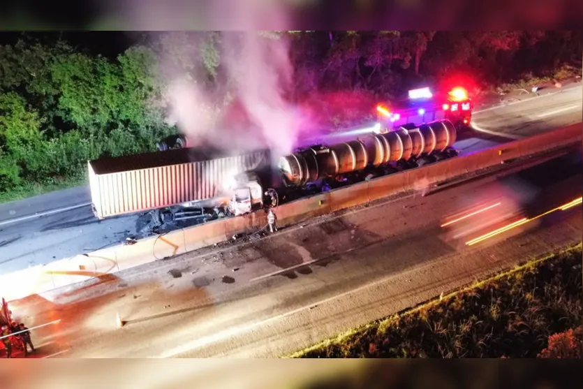 Duas pessoas morrem em acidente envolvendo 6 veículos no PR