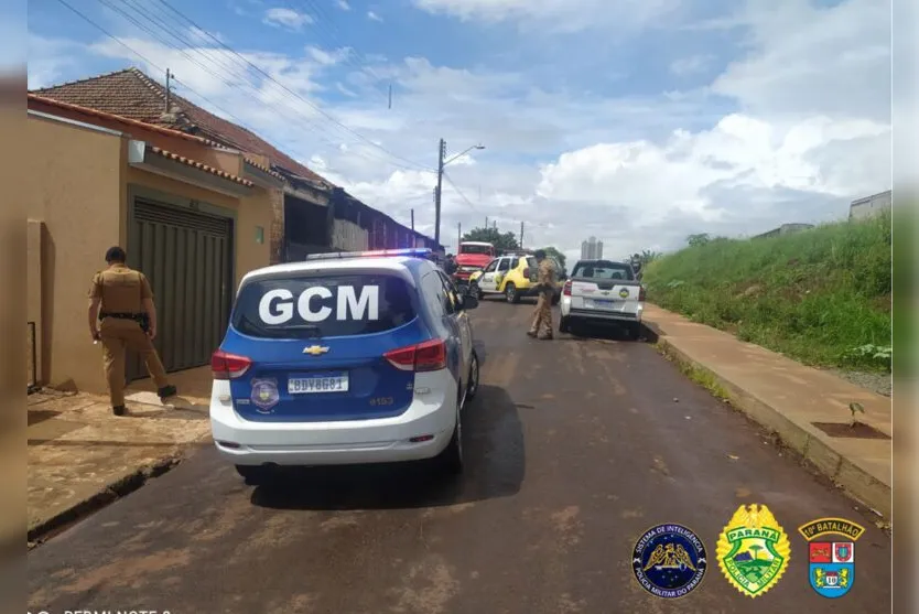 Dupla invade barracão e rouba materiais apreendidos pela PM