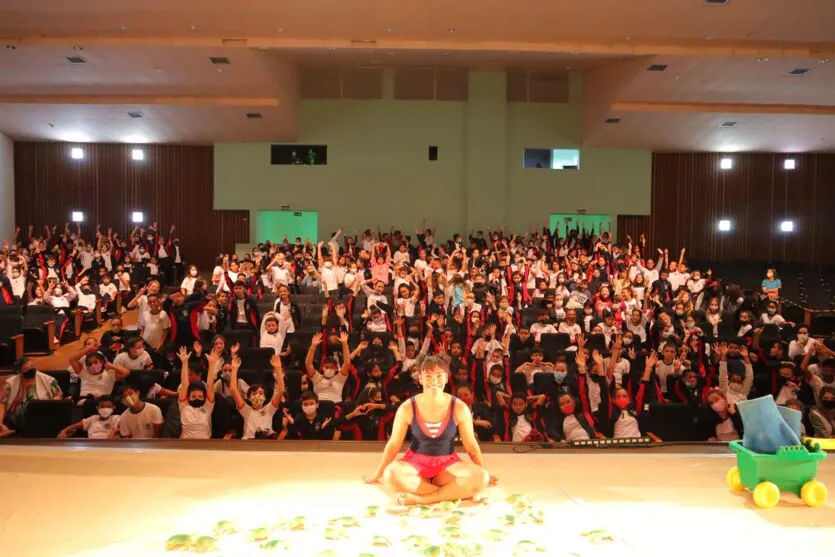 Espetáculo de dança infantil reúne 2 mil pessoas em Apucarana