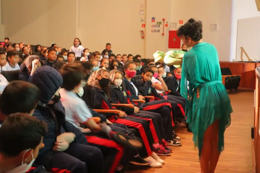 Espetáculo de dança infantil reúne 2 mil pessoas em Apucarana