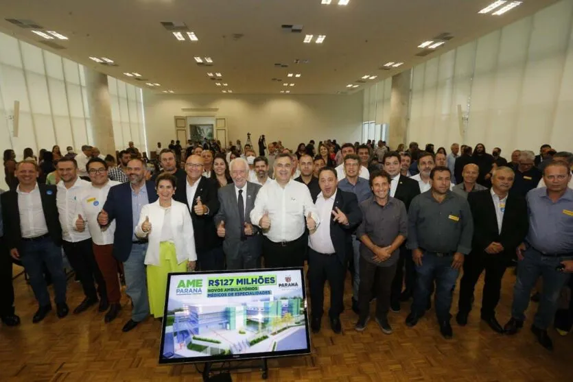  Evento para anúncio do investimento nos ambulatórios reuniu dezenas de prefeitos, deputados e autoridades do governo 