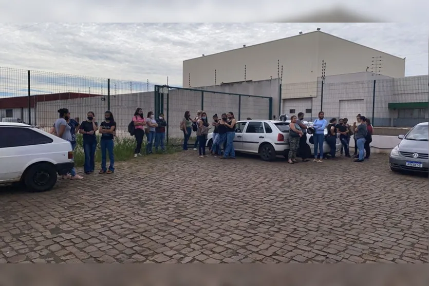 Funcionários realizam manifestação em empresa de Apucarana