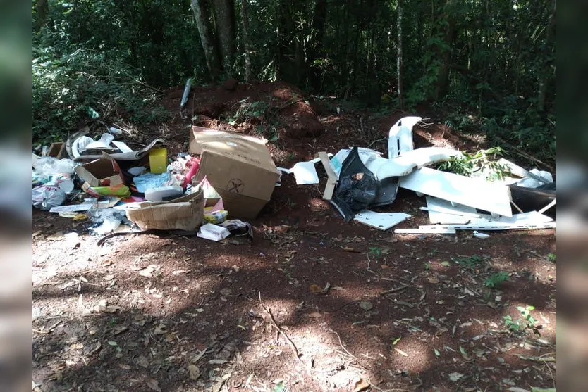 GCM identifica pessoa que jogou lixo no Parque da Raposa