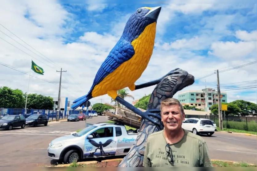 Gaturamo: Arapongas ganha mais uma escultura de pássaro