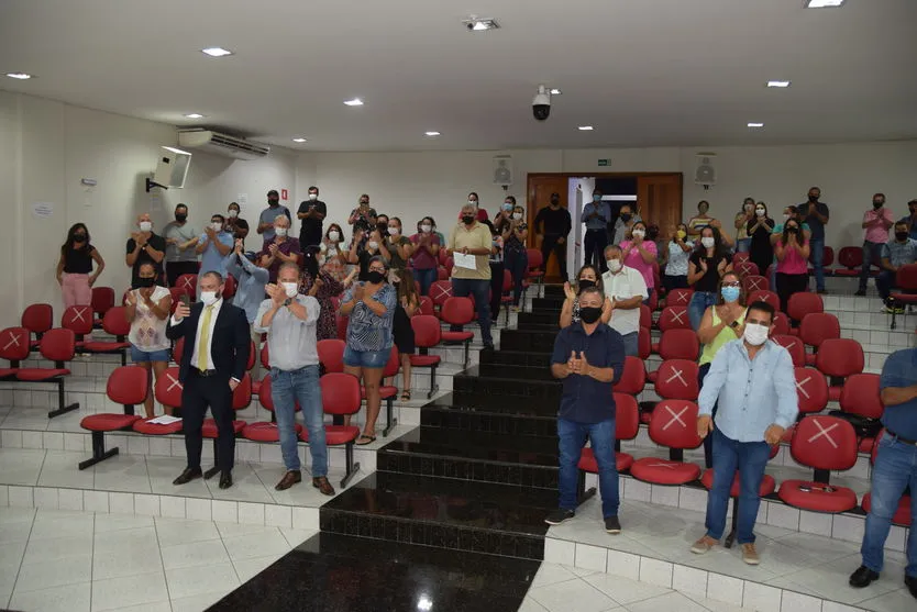 Gertrudes reassume mandato de vereadora de Ivaiporã