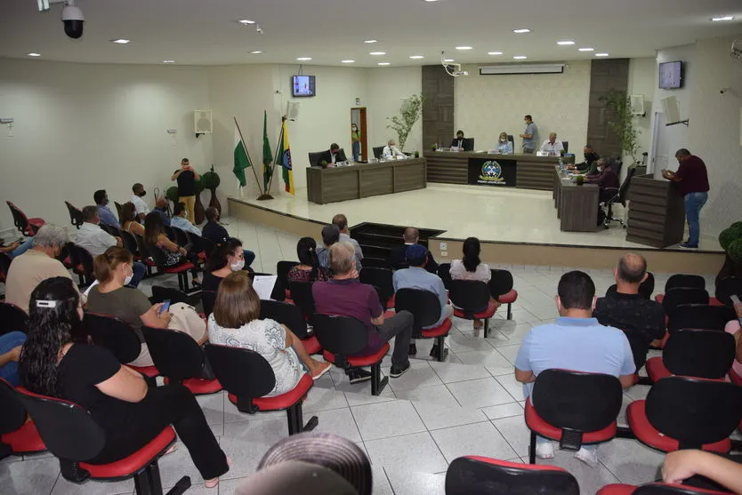 Gertrudes reassume mandato de vereadora de Ivaiporã