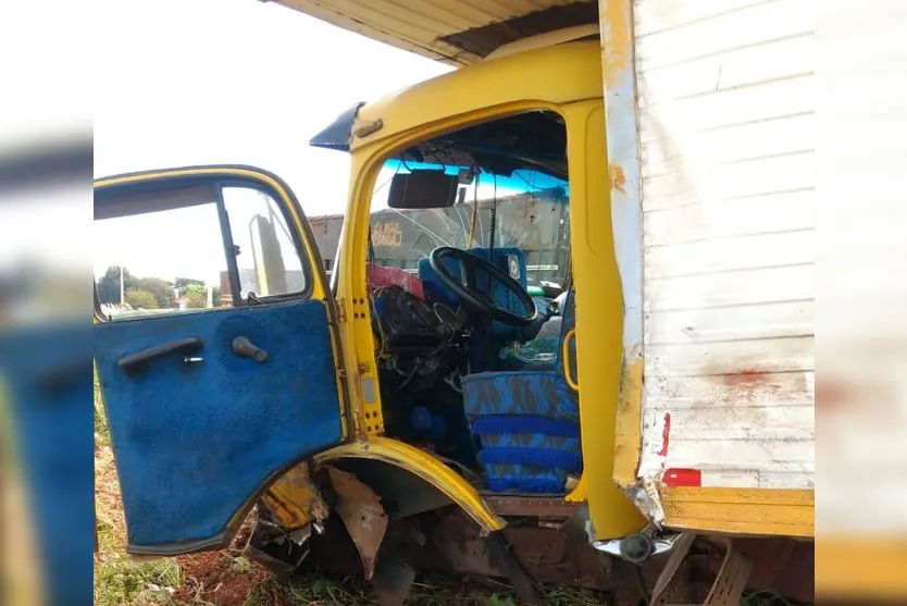 Grave acidente deixa um homem morto e dois feridos na PR-466