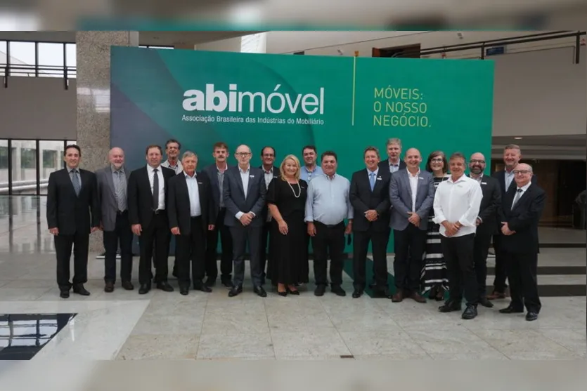 Irineu Munhoz assume a presidência da Abimóvel