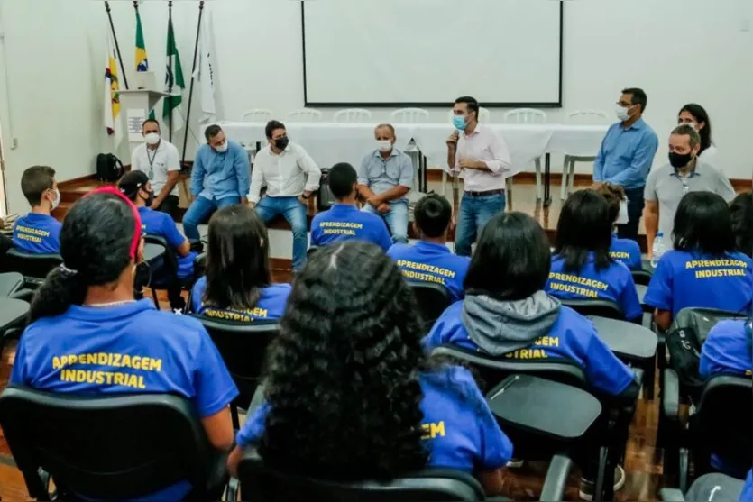 Jovens de Apucarana iniciam aprendizagem industrial