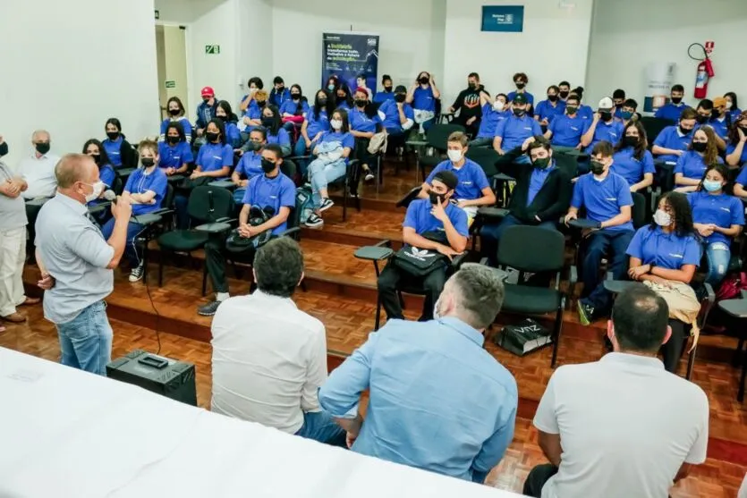Jovens de Apucarana iniciam aprendizagem industrial
