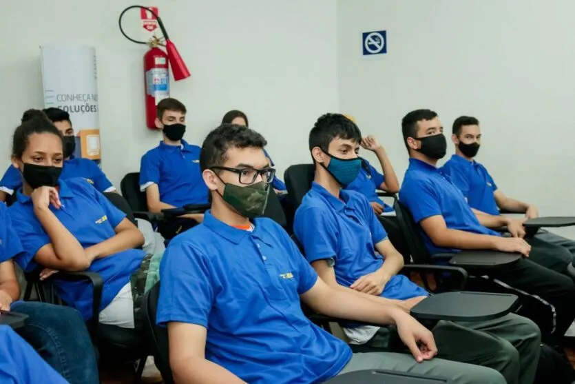Jovens de Apucarana iniciam aprendizagem industrial