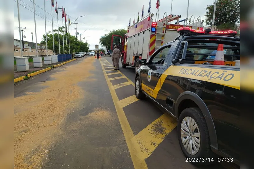 Motociclista derrapa em óleo e é socorrido em Apucarana