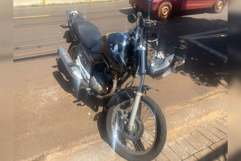 Motociclista fica ferido ao colidir com carro em Apucarana