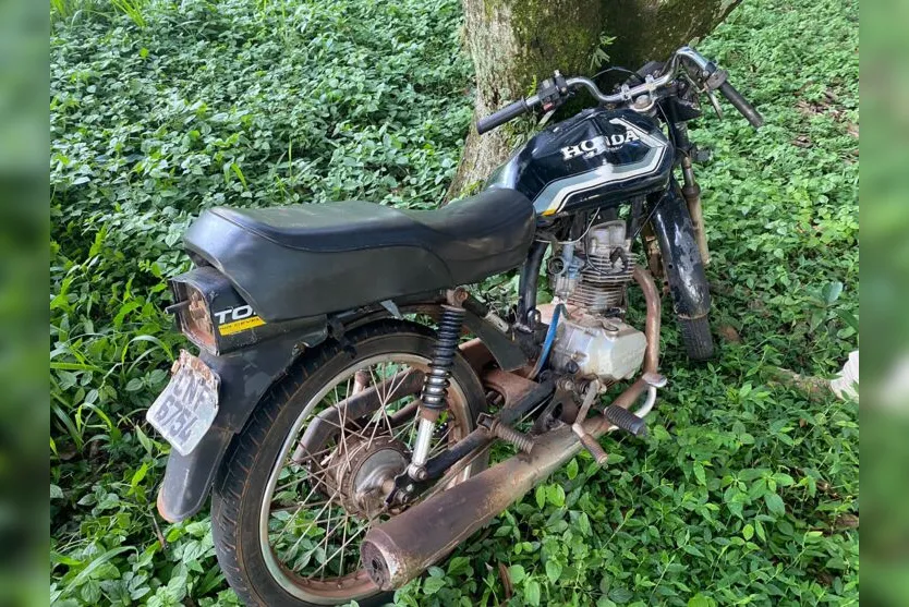 Motociclista fica ferido após colidir com ônibus escolar