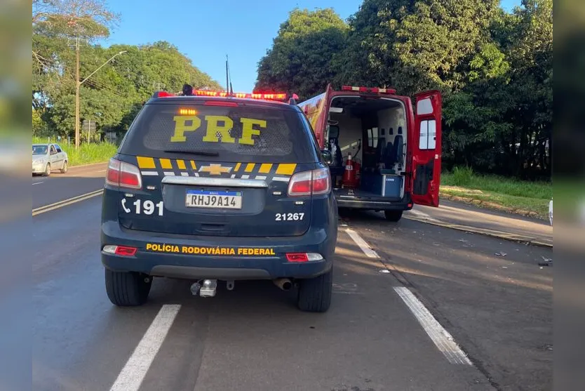Motociclista fica ferido após colidir com ônibus escolar