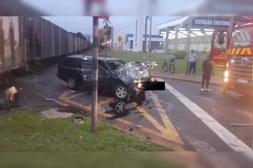 Motorista fica ferido após colidir com trem em Arapongas