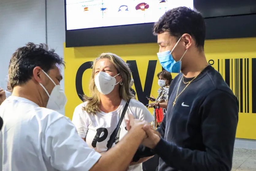  Murilo Koefendee Maia, jogador de futebol,  com a mãe Angélica Maia e o pai 
Juarez Maia - Curitiba, 11/03/2022 