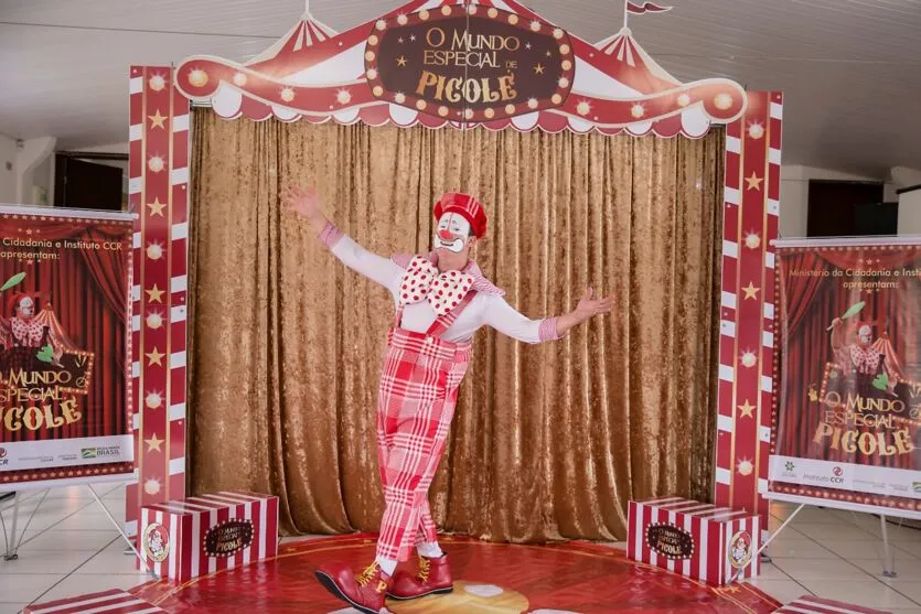 “O Mundo Especial de Picolé” se apresenta em Apucarana nesta quarta