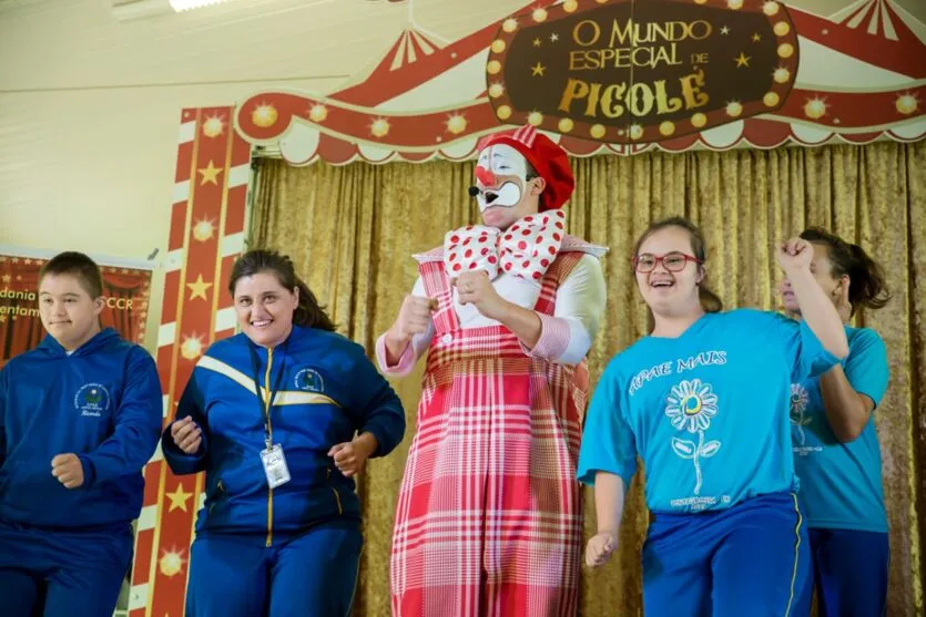 “O Mundo Especial de Picolé” se apresenta em Apucarana nesta quarta