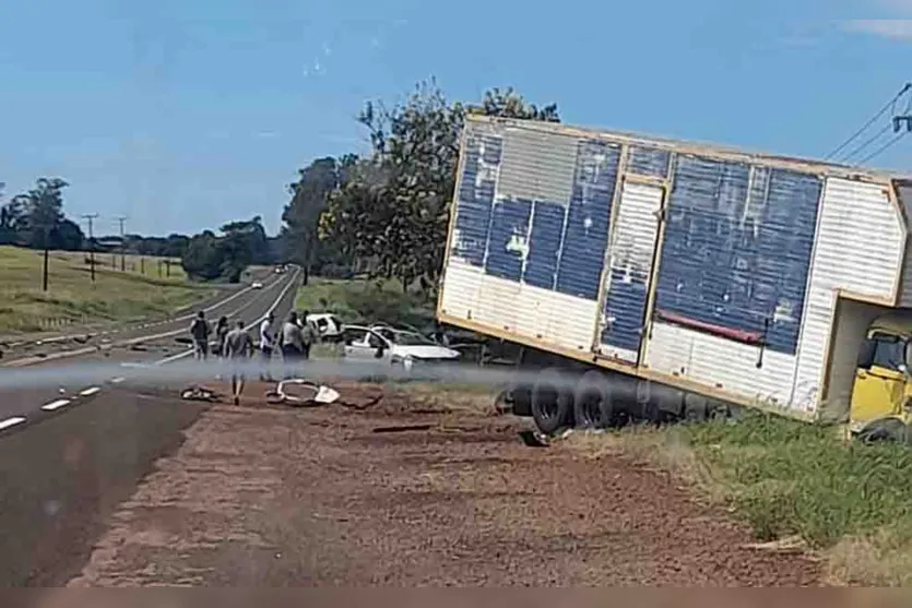  O acidente que foi por volta das 9h30 em frente ao Posto Ouro verde 