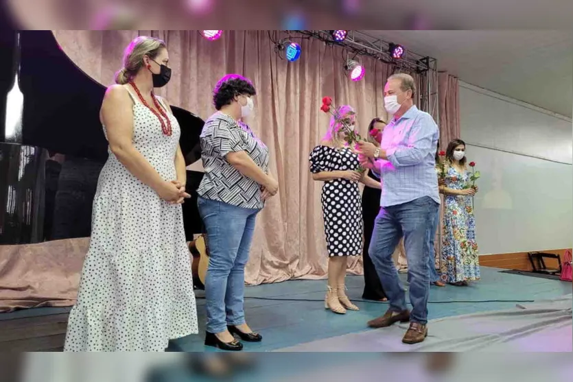  O encontro que contou com a participação de mulheres de todo o município aconteceu no Salão Paroquial da Santíssima Mãe de Deus. 