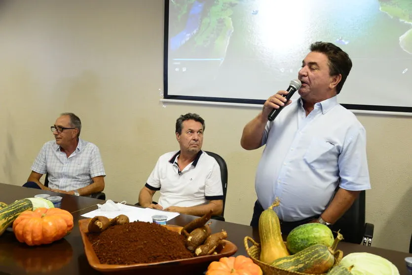 O prefeito Sérgio Onofre relembrou o histórico de lutas dos assentados 