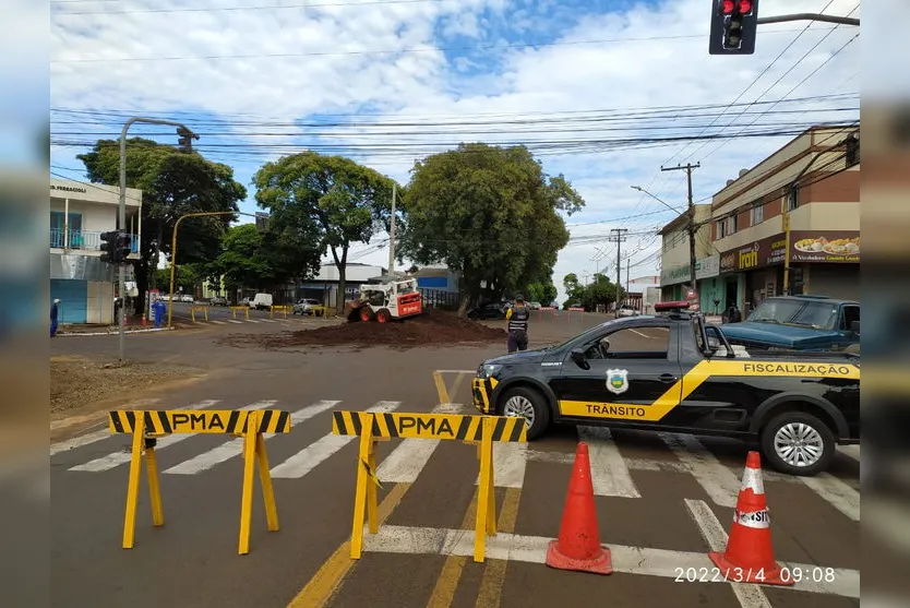 Obras bloqueiam trânsito de avenidas em Apucarana