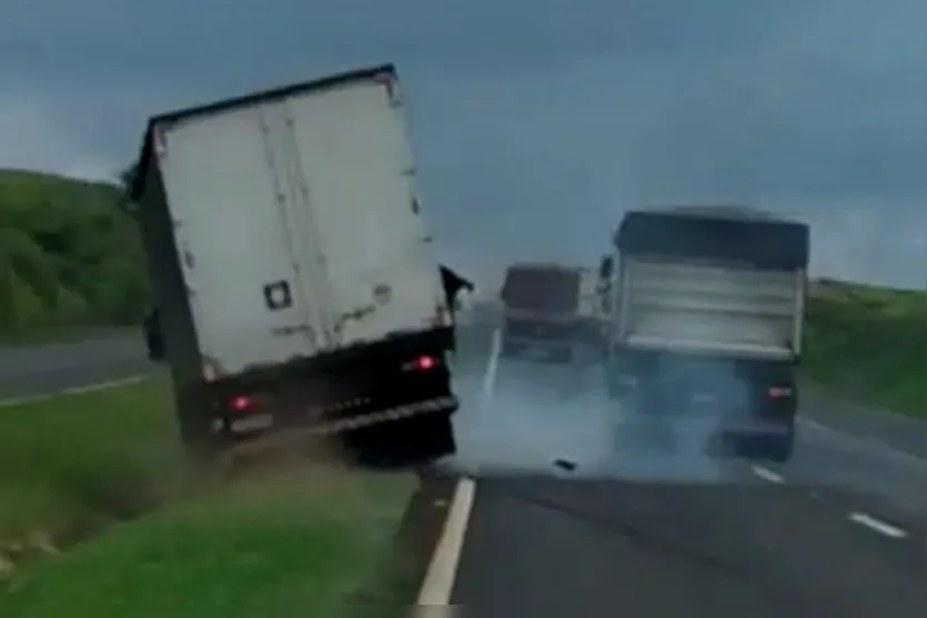 PRF apreende carreta que provocou acidente na região; vídeo