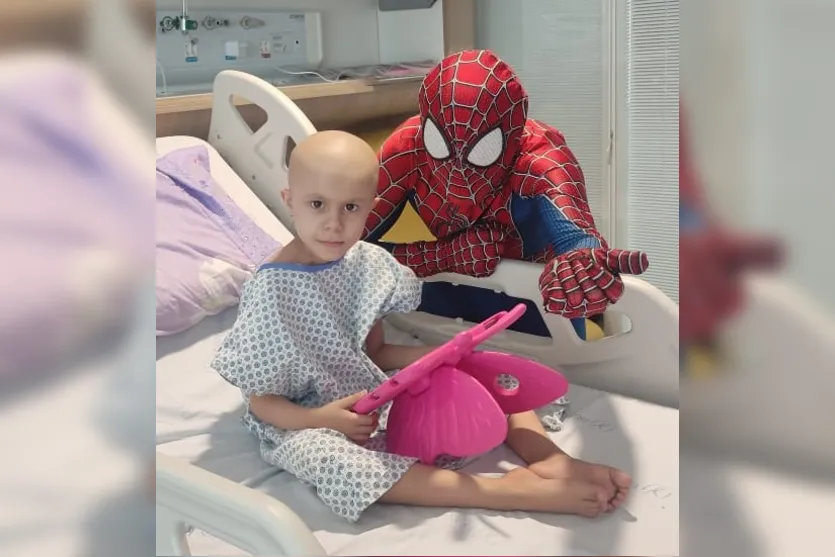 Pai de menina com câncer se veste de herói em Arapongas