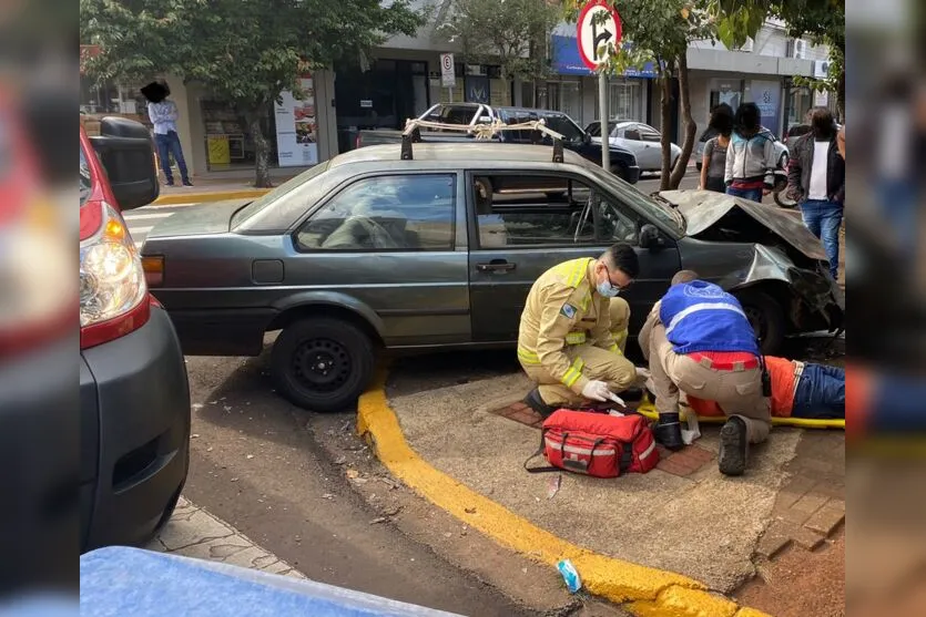 Pedestre é atropelado após colisão entre carros em Apucarana