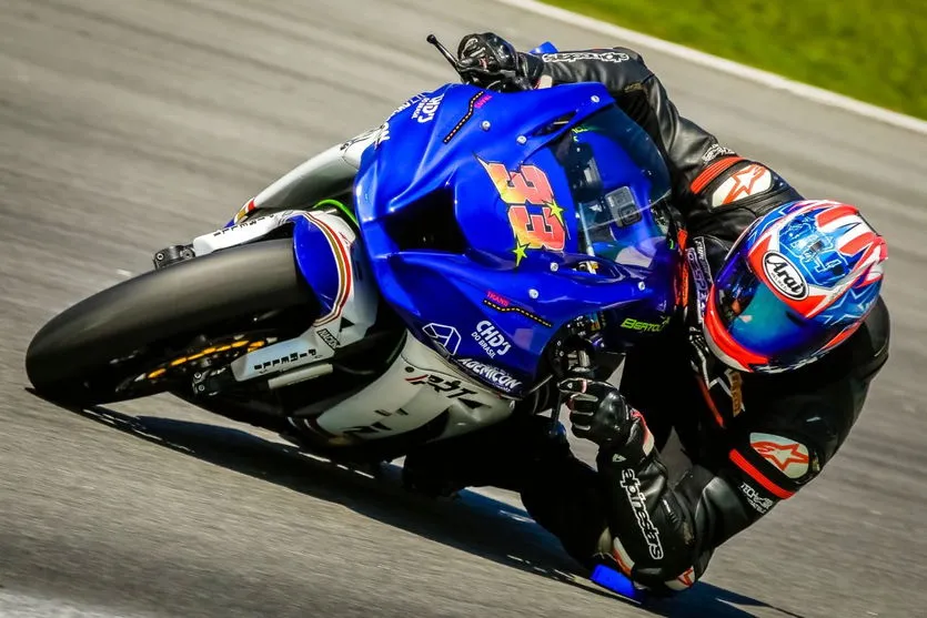 Piloto de Apucarana vence primeira prova do Superbike Brasil