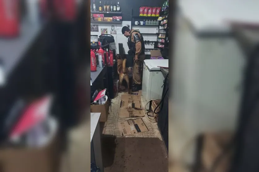 Policiais militares fiscalizam bares e tabacarias da região