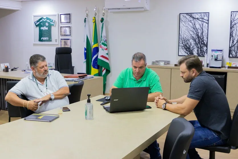 Prefeito Toledo recebe coordenador regional da Cohapar