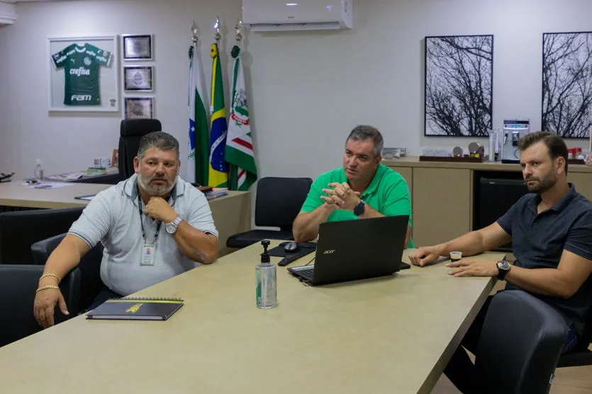 Prefeito Toledo recebe coordenador regional da Cohapar