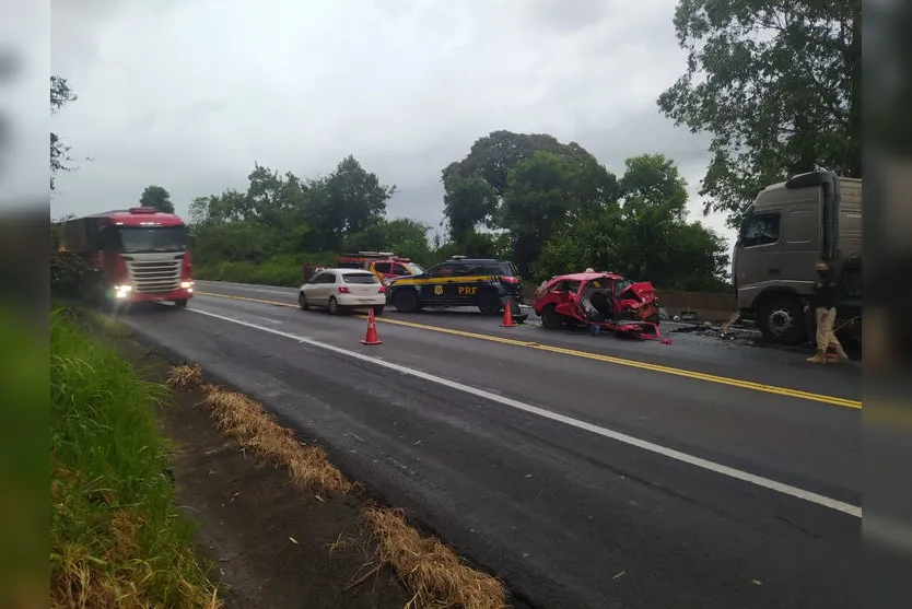 Três pessoas da mesma família morrem em acidente na BR-376
