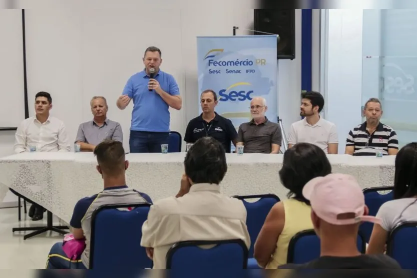 52 jovens concluem curso de informática e design gráfico