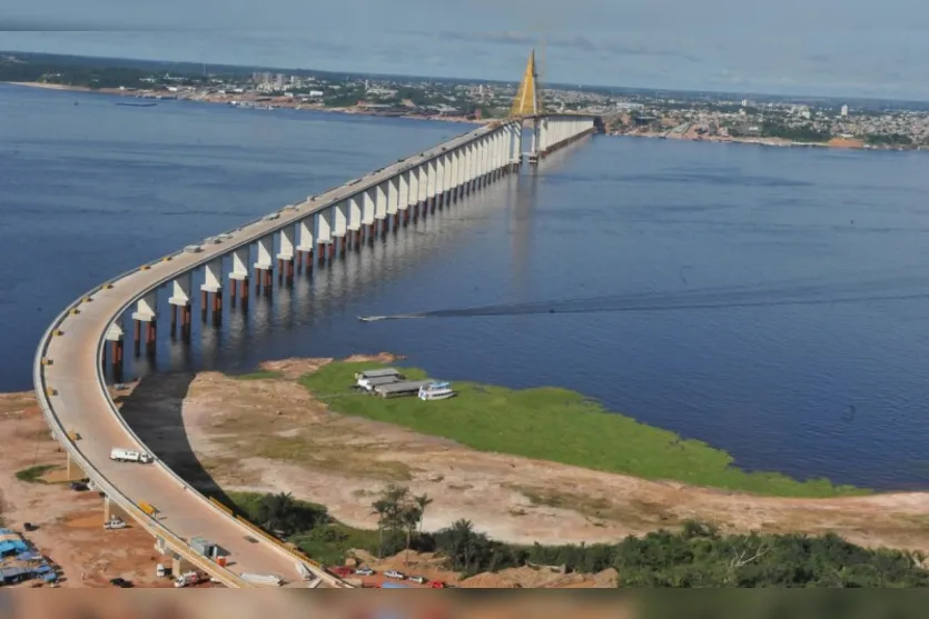  A ponte sobre o Rio Negro, em Manaus, próximo do local onde se concentram as buscas 