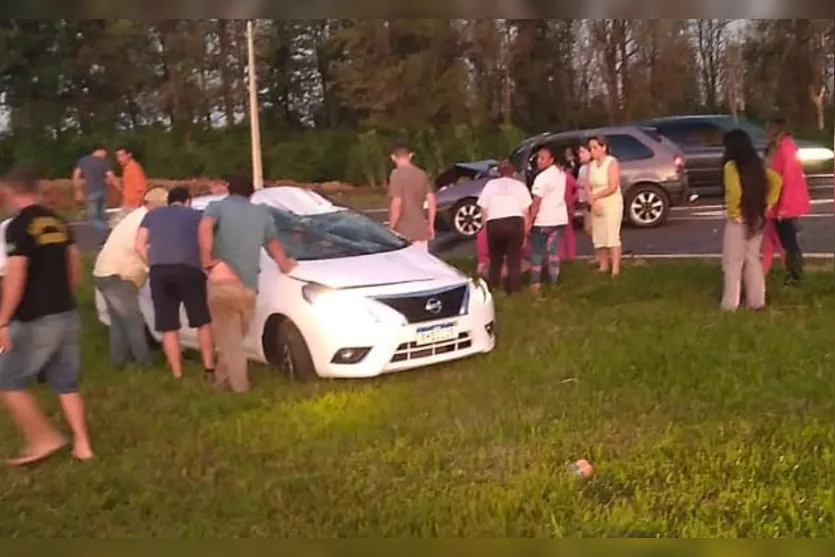 Acidente entre dois carros deixa  feridos em Jardim Alegre