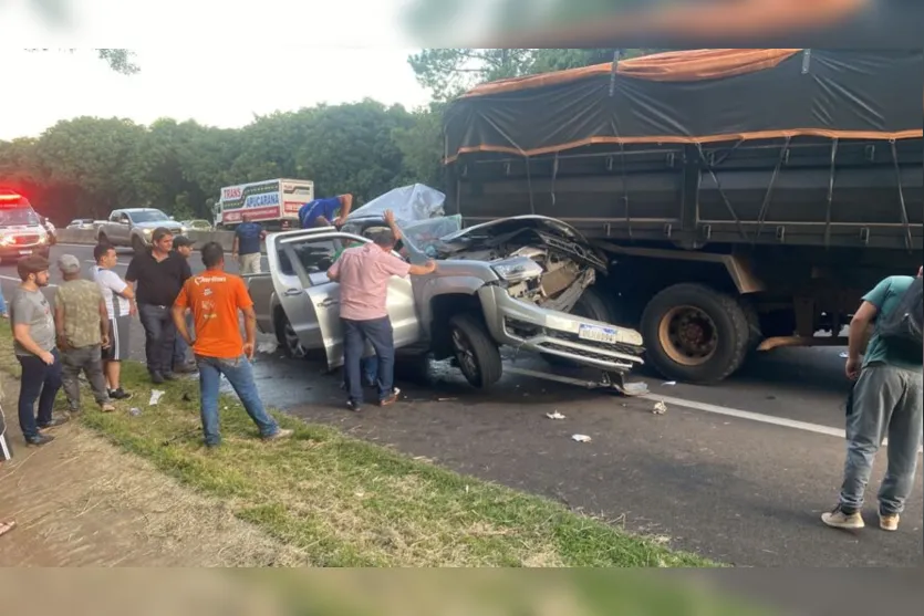 Acidente no Contorno Sul deixa motorista preso às ferragens; veja