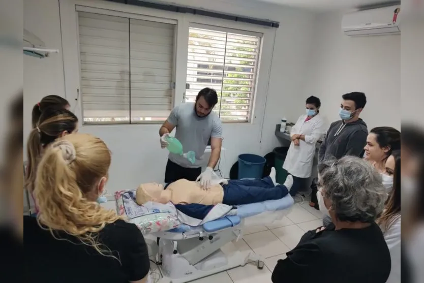 Ambulatório de dermatologia realiza treinamento de PCR