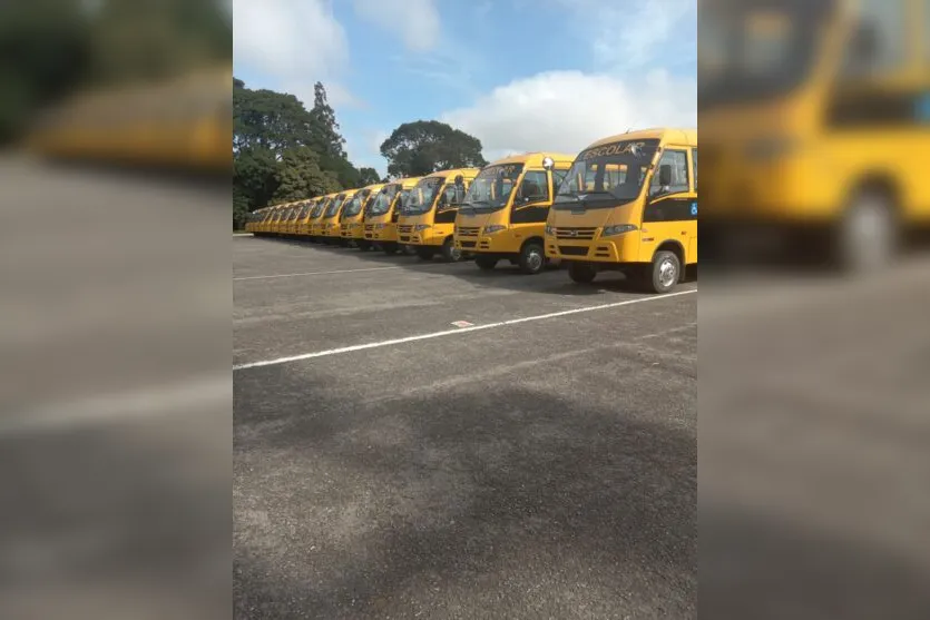 Apucarana recebe dois novos ônibus para a educação