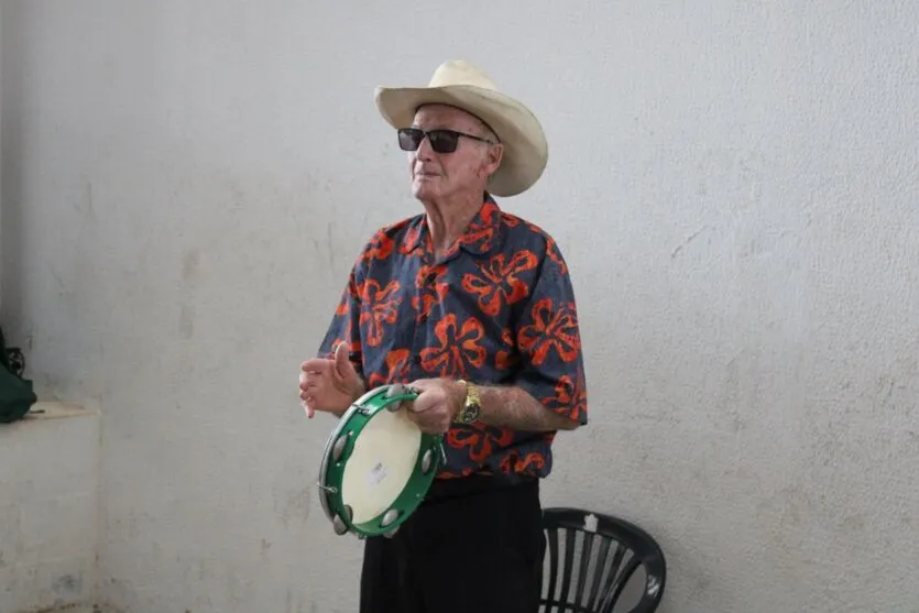 Baile da 3ª idade agita Estação Cultural Milene em Arapongas