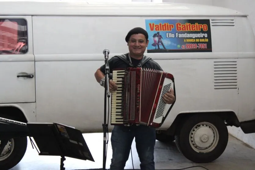 Baile da 3ª idade agita Estação Cultural Milene em Arapongas