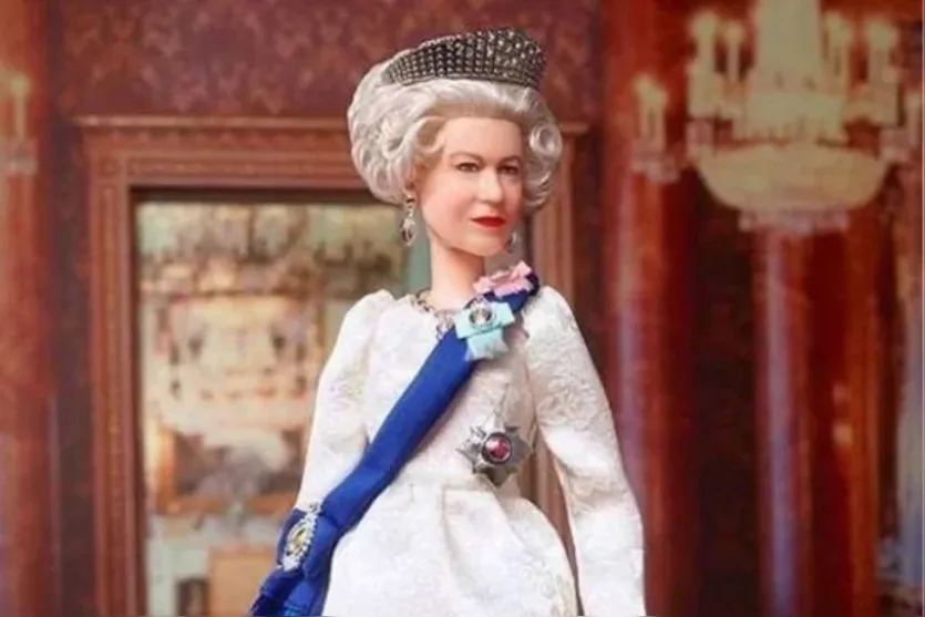  Boneca Barbie criada em homenagem ao aniversário e jubileu de prata da rainha Elizabeth 2ª 