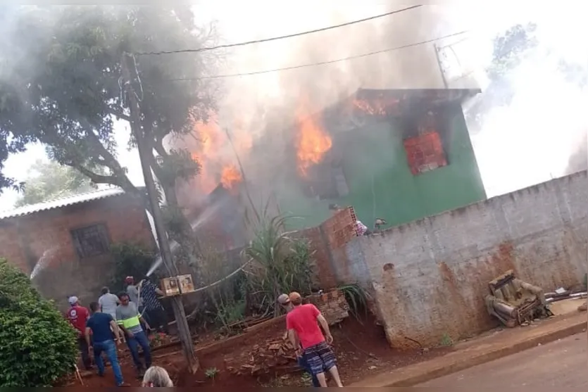 Casa pega fogo em Faxinal e cachorro morre carbonizado