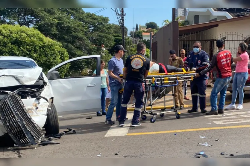 Colisão lateral deixa motorista ferida em Apucarana