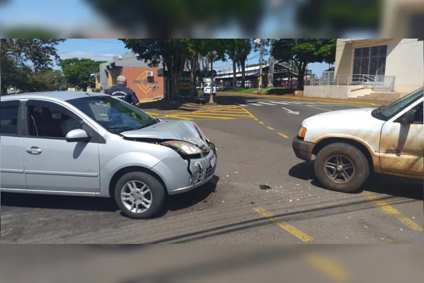Duas pessoas ficam feridas em acidente na Rua João Cândido